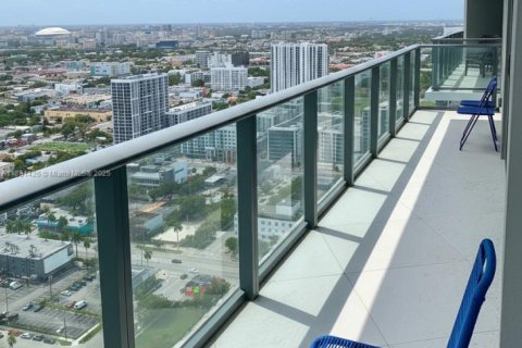Condo in Miami, Florida, 3 bedrooms  № 1925097 - photo 2