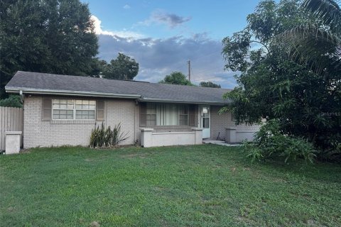 House in Winter Haven, Florida 3 bedrooms, 142.7 sq.m. № 1793849 - photo 1
