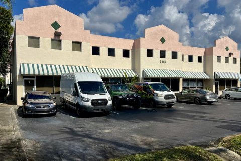 Propiedad comercial en Margate, Florida № 2250055