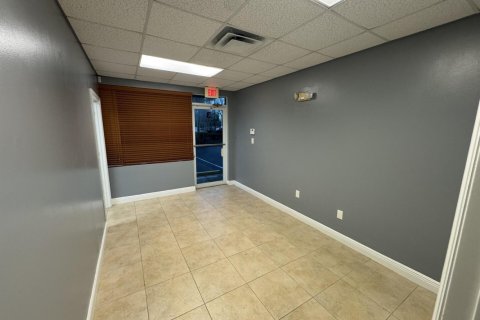 Propiedad comercial en venta en Margate, Florida № 2250055 - foto 17