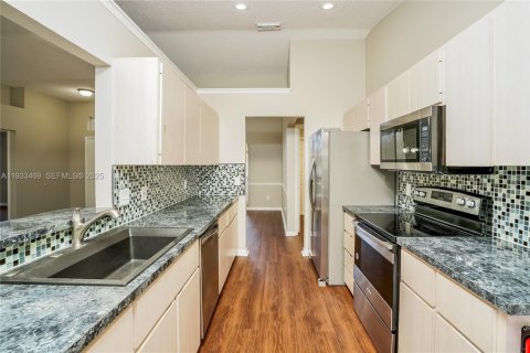 Купить виллу или дом в Порт-Сент-Луси, Флорида 3 спальни, 140м2, № 1991421 - фото 3