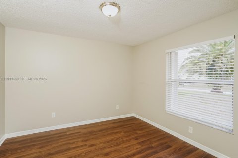 Купить виллу или дом в Порт-Сент-Луси, Флорида 3 спальни, 140м2, № 1991421 - фото 5