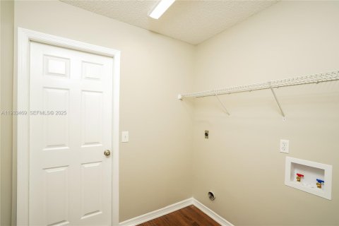 Купить виллу или дом в Порт-Сент-Луси, Флорида 3 спальни, 140м2, № 1991421 - фото 11