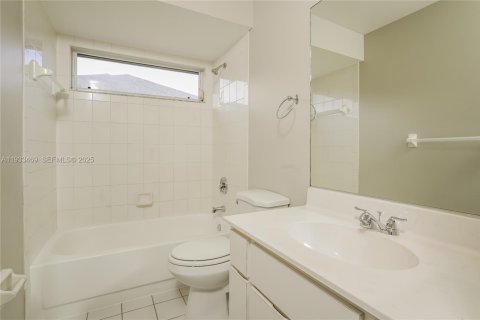 Купить виллу или дом в Порт-Сент-Луси, Флорида 3 спальни, 140м2, № 1991421 - фото 8