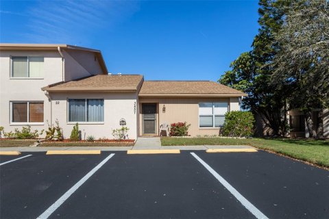 Copropriété à vendre à Holiday, Floride: 2 chambres, 122.45 m2 № 1557436 - photo 1