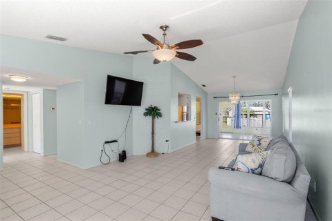 Copropriété à vendre à Holiday, Floride: 2 chambres, 122.45 m2 № 1557436 - photo 9