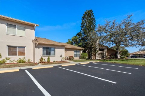 Copropriété à vendre à Holiday, Floride: 2 chambres, 122.45 m2 № 1557436 - photo 2