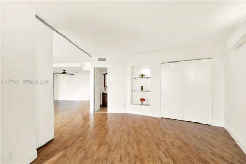 Copropriété à vendre à Sunny Isles Beach, Floride: 2 chambres, 126.07 m2 № 2019512 - photo 15