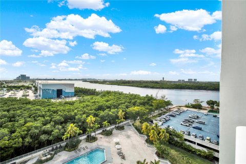Copropriété à vendre à Sunny Isles Beach, Floride: 2 chambres, 126.07 m2 № 2019512 - photo 2