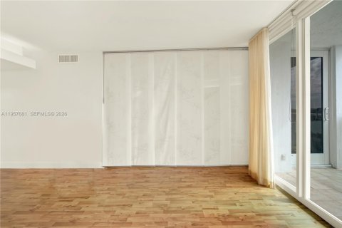 Copropriété à vendre à Sunny Isles Beach, Floride: 2 chambres, 126.07 m2 № 2019512 - photo 11