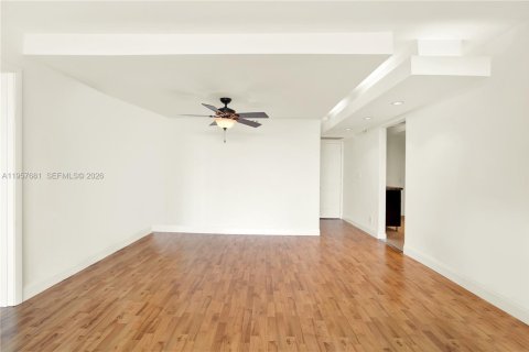 Copropriété à vendre à Sunny Isles Beach, Floride: 2 chambres, 126.07 m2 № 2019512 - photo 10