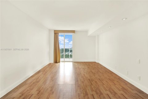 Copropriété à vendre à Sunny Isles Beach, Floride: 2 chambres, 126.07 m2 № 2019512 - photo 18