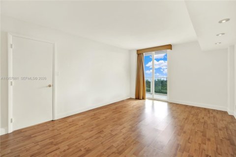 Copropriété à vendre à Sunny Isles Beach, Floride: 2 chambres, 126.07 m2 № 2019512 - photo 17