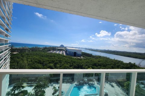 Copropriété à vendre à Sunny Isles Beach, Floride: 2 chambres, 126.07 m2 № 2019512 - photo 3