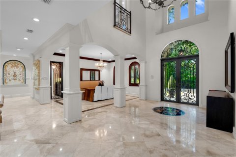 House in Miami, Florida 6 bedrooms, 611.3 sq.m. № 1890081 - photo 10