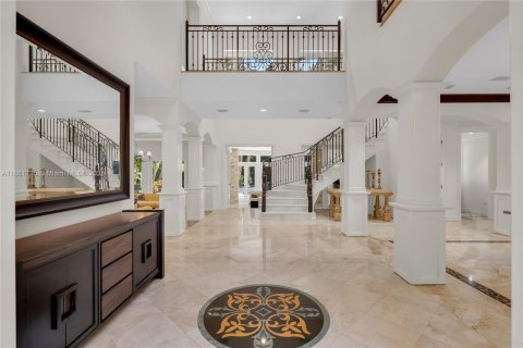 House in Miami, Florida 6 bedrooms, 611.3 sq.m. № 1890081 - photo 9