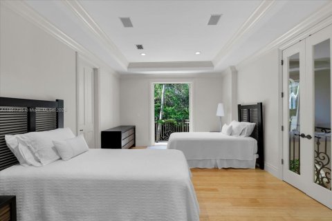 House in Miami, Florida 6 bedrooms, 611.3 sq.m. № 1890081 - photo 25