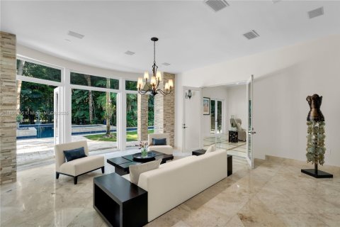 House in Miami, Florida 6 bedrooms, 611.3 sq.m. № 1890081 - photo 13