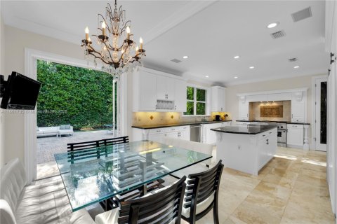 House in Miami, Florida 6 bedrooms, 611.3 sq.m. № 1890081 - photo 16