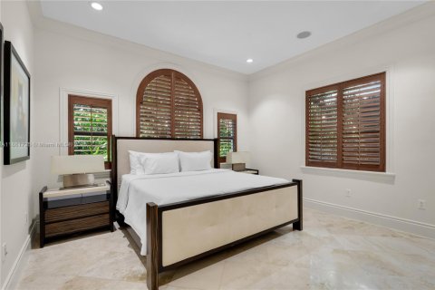 House in Miami, Florida 6 bedrooms, 611.3 sq.m. № 1890081 - photo 17
