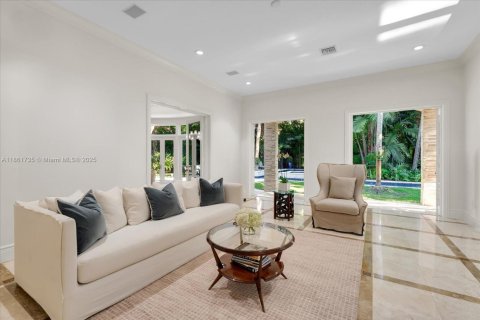 House in Miami, Florida 6 bedrooms, 611.3 sq.m. № 1890081 - photo 14