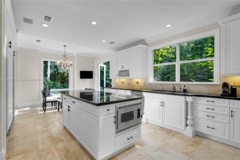 House in Miami, Florida 6 bedrooms, 611.3 sq.m. № 1890081 - photo 15