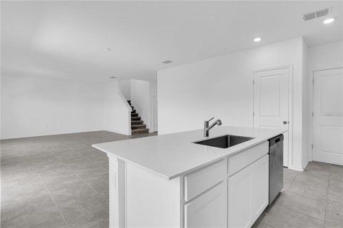 House in Davenport, Florida 4 bedrooms, 195.09 sq.m. № 2205698 - photo 5