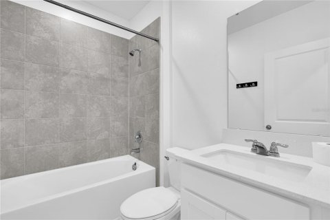 House in Davenport, Florida 4 bedrooms, 195.09 sq.m. № 2205698 - photo 11