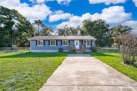 House in Umatilla, Florida 4 bedrooms, 111.48 sq.m. № 2095303 - photo 8
