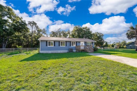 House in Umatilla, Florida 4 bedrooms, 111.48 sq.m. № 2095303 - photo 9