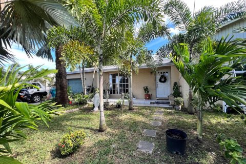 House in Homestead, Florida 4 bedrooms, 204.2 sq.m. № 2052753