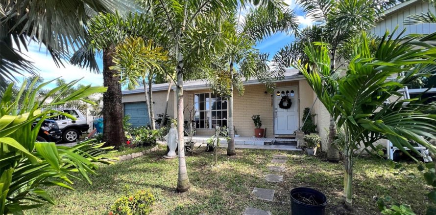 House in Homestead, Florida 4 bedrooms, 204.2 sq.m. № 2052753