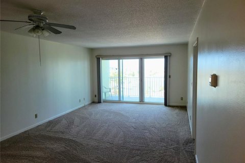 Condo in Saint Pete Beach, Florida, 1 bedroom  № 2210575 - photo 5