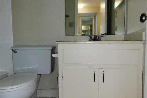 Condo in Saint Pete Beach, Florida, 1 bedroom  № 2210575 - photo 15
