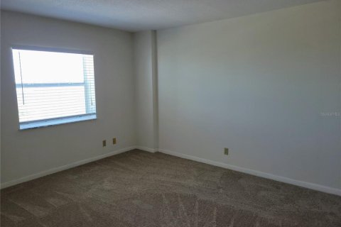 Condo in Saint Pete Beach, Florida, 1 bedroom  № 2210575 - photo 10
