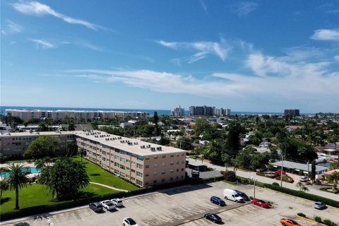 Condo in Saint Pete Beach, Florida, 1 bedroom  № 2210575 - photo 20
