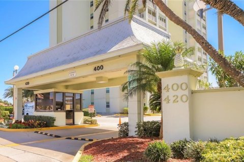 Condo in Saint Pete Beach, Florida, 1 bedroom  № 2210575 - photo 2