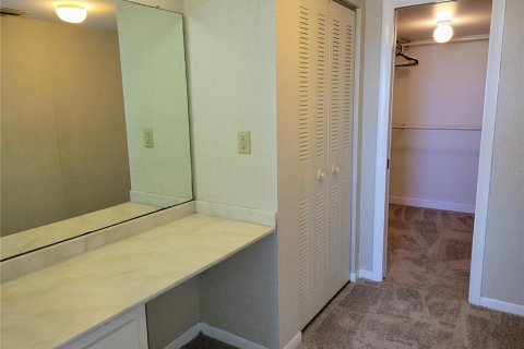 Condo in Saint Pete Beach, Florida, 1 bedroom  № 2210575 - photo 13