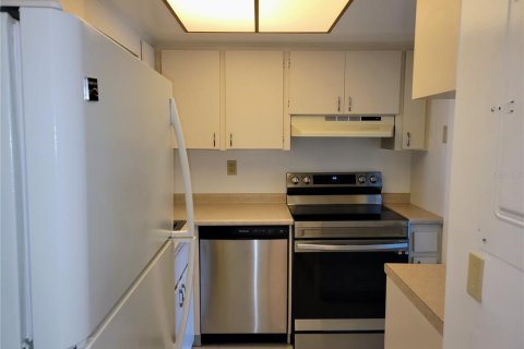 Condo in Saint Pete Beach, Florida, 1 bedroom  № 2210575 - photo 6