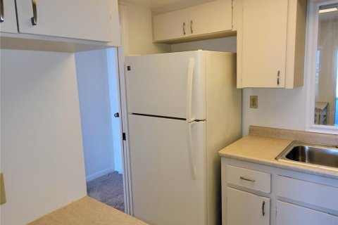 Condo in Saint Pete Beach, Florida, 1 bedroom  № 2210575 - photo 9