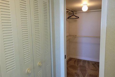 Condo in Saint Pete Beach, Florida, 1 bedroom  № 2210575 - photo 17