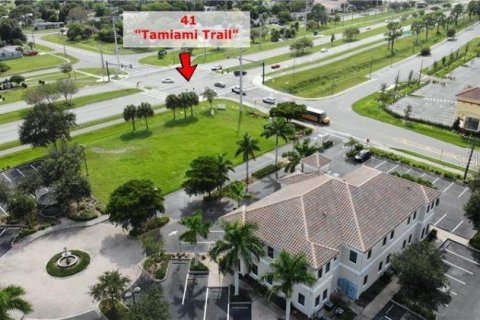 Propiedad comercial en alquiler en North Port, Florida, 1893.35 m2 № 1828637 - foto 2