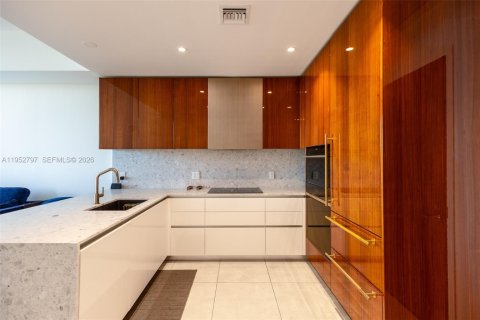 Condo in Miami, Florida, 1 bedroom  № 2030089 - photo 3