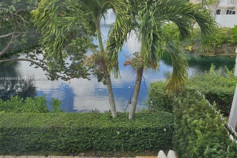 Townhouse in Miami, Florida 2 bedrooms, 135.27 sq.m. № 1946297 - photo 5