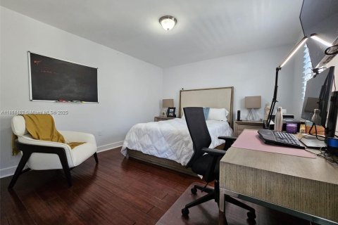 Townhouse in Miami, Florida 2 bedrooms, 135.27 sq.m. № 1946297 - photo 20