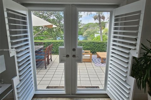 Townhouse in Miami, Florida 2 bedrooms, 135.27 sq.m. № 1946297 - photo 8