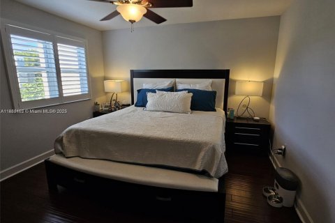 Townhouse in Miami, Florida 2 bedrooms, 135.27 sq.m. № 1946297 - photo 18