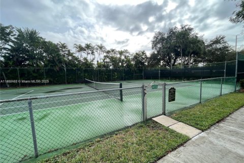 Townhouse in Miami, Florida 2 bedrooms, 135.27 sq.m. № 1946297 - photo 24