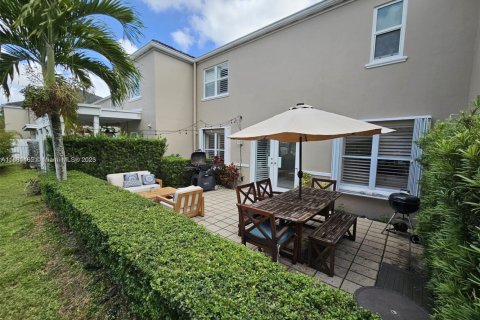 Townhouse in Miami, Florida 2 bedrooms, 135.27 sq.m. № 1946297 - photo 6