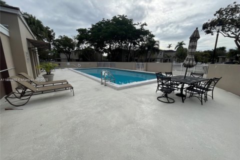 Townhouse in Miami, Florida 2 bedrooms, 135.27 sq.m. № 1946297 - photo 26